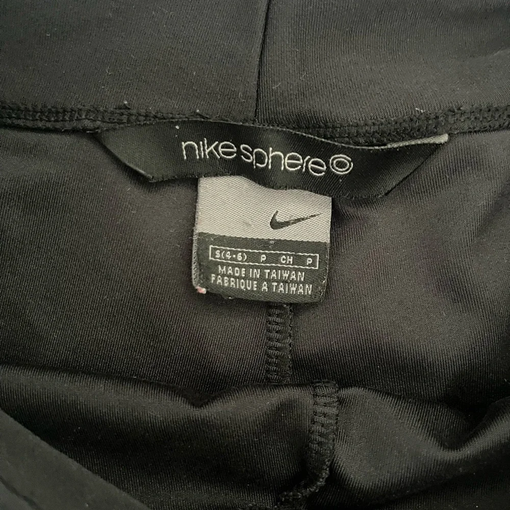 Nike Sphere shorts size Small - Picture 3 of 3